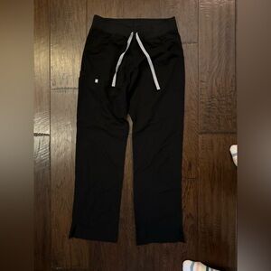 Black colored FIGS Kade Cargo Scrub Pants in Small